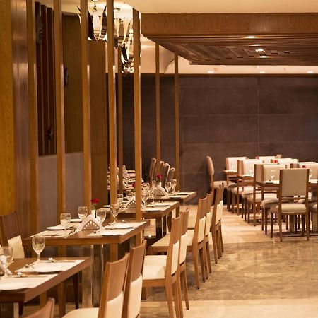 V 7 Hotel Chennai Dış mekan fotoğraf