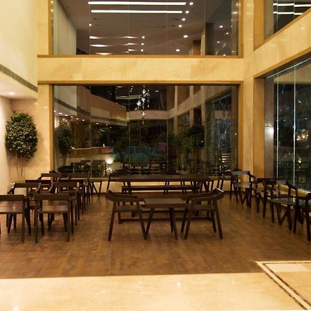 V 7 Hotel Chennai Dış mekan fotoğraf