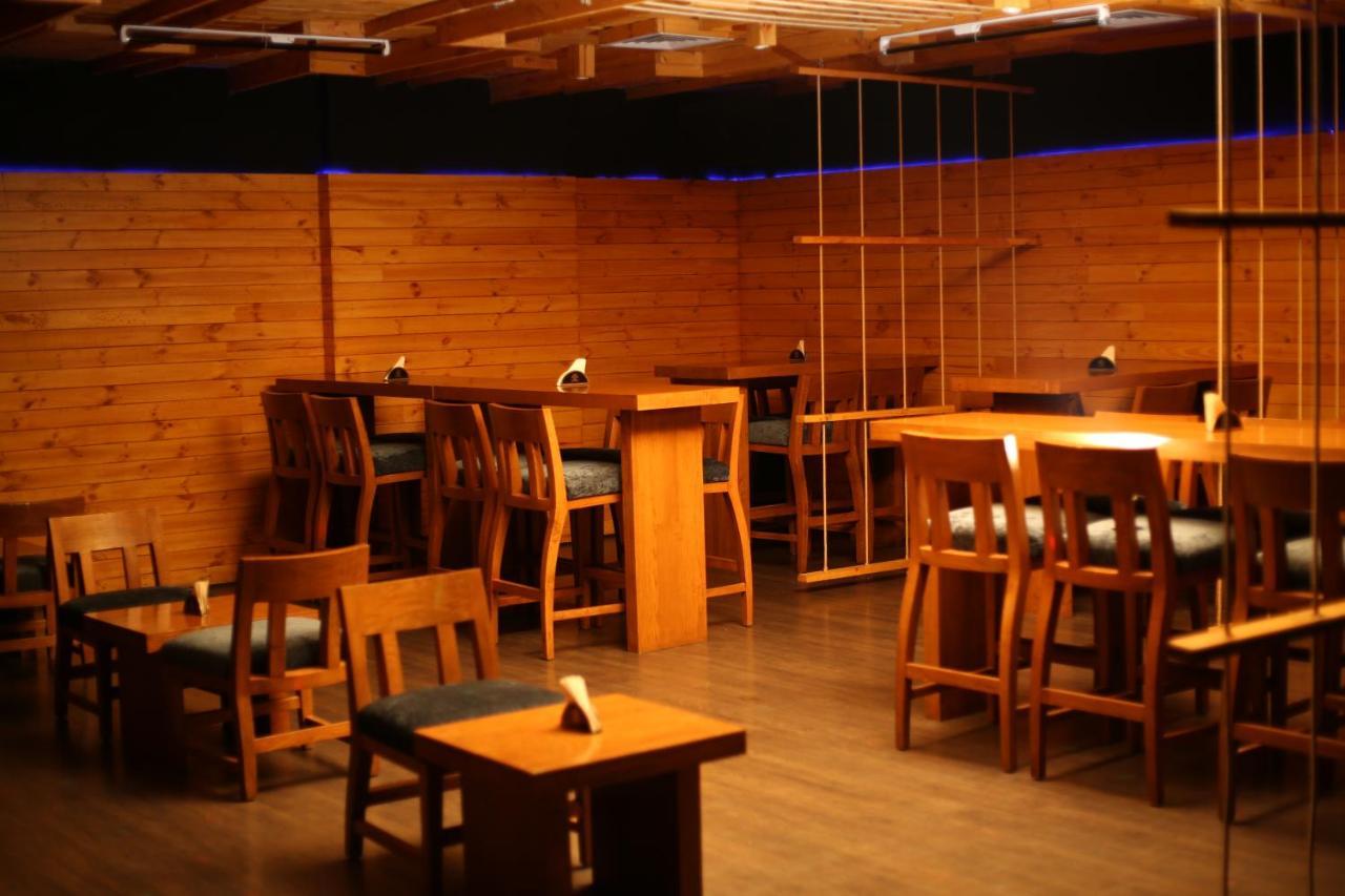 V 7 Hotel Chennai Dış mekan fotoğraf