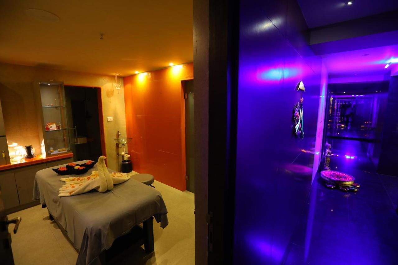 V 7 Hotel Chennai Dış mekan fotoğraf