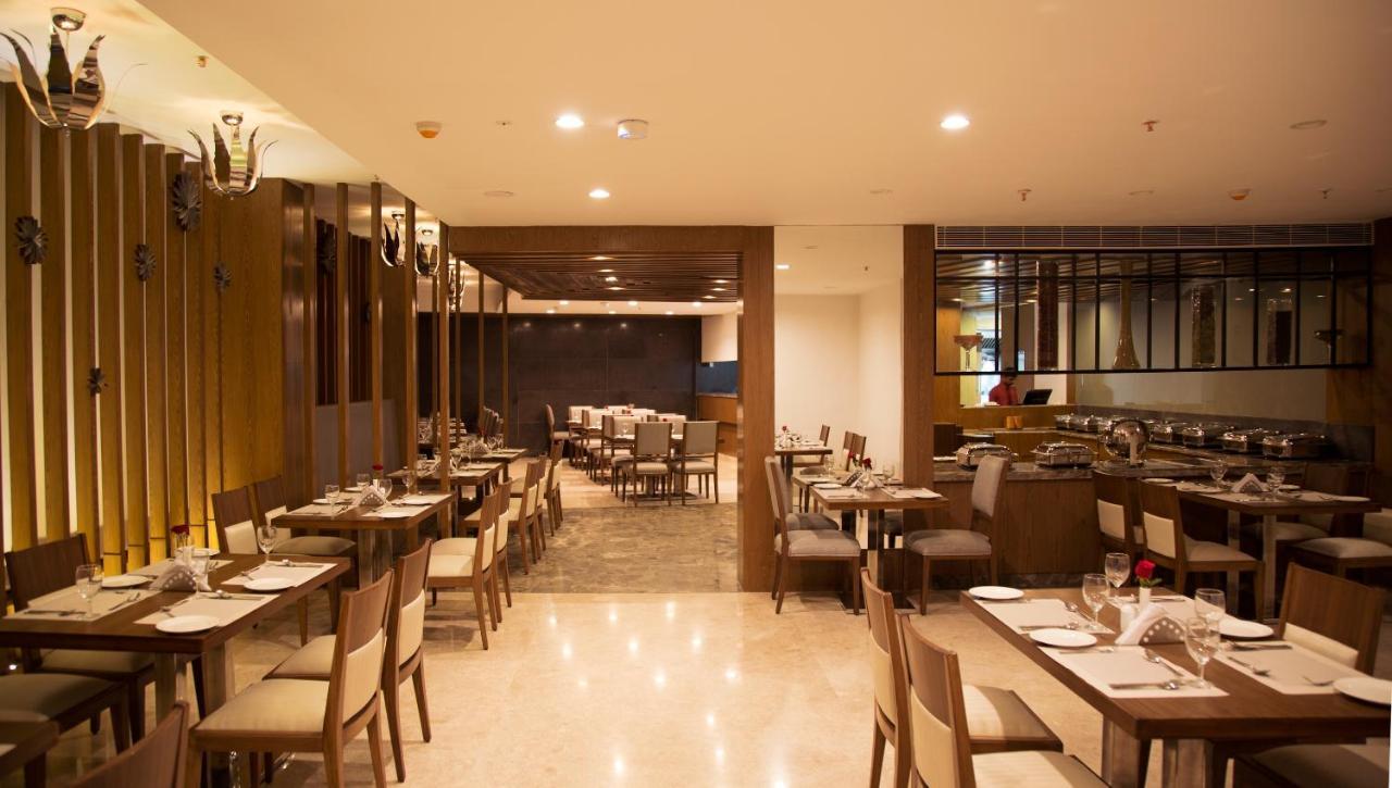 V 7 Hotel Chennai Dış mekan fotoğraf