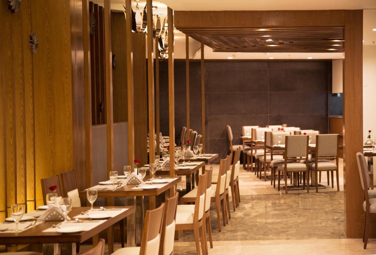 V 7 Hotel Chennai Dış mekan fotoğraf