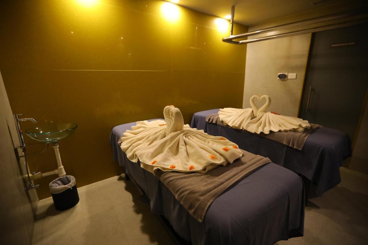 V 7 Hotel Chennai Dış mekan fotoğraf