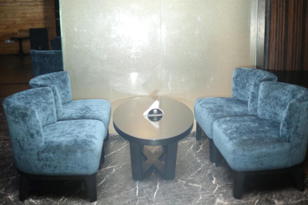 V 7 Hotel Chennai Dış mekan fotoğraf